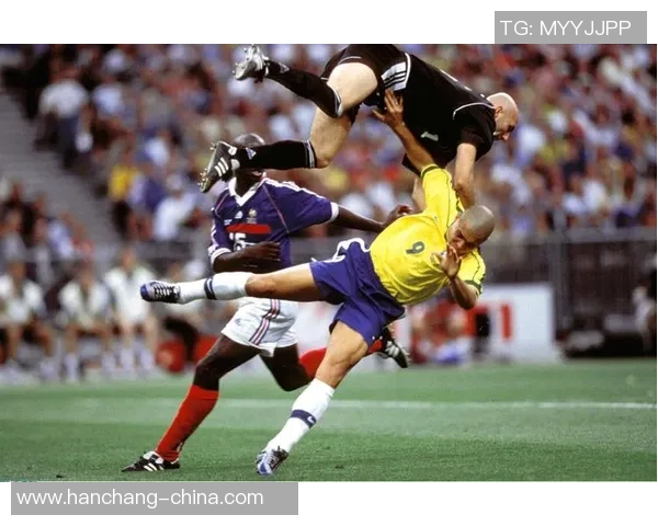 足球巨星齐聚一堂,超燃球场瞬间尽收眼底,尽享明星风采与激情对决